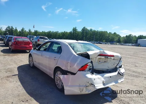2010 Ford Fusion Hybrid z USA, uszkodzony, nr VIN 3FADP0L3XAR136288